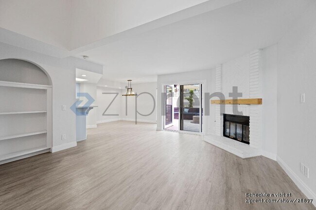 Building Photo - 7005 Goldenrod Way