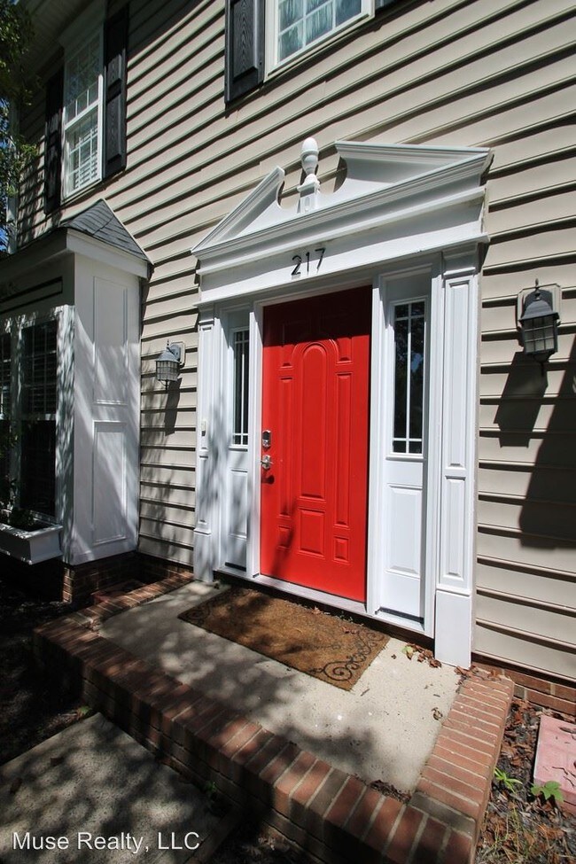 Foto del edificio - 4 br, 2.5 bath House - 217 Pond View Lane