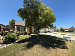 Building Photo - Spacious 4-Bedroom Home in Southwest Bakersfield