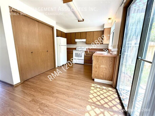 Foto del edificio - 4319 W Rose Hl St