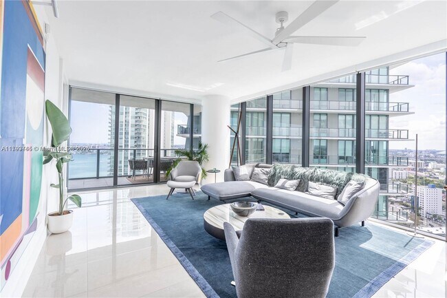 Foto del edificio - 650 NE 32nd St