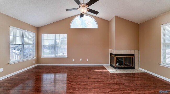 Building Photo - 124 Waters Edge Ln