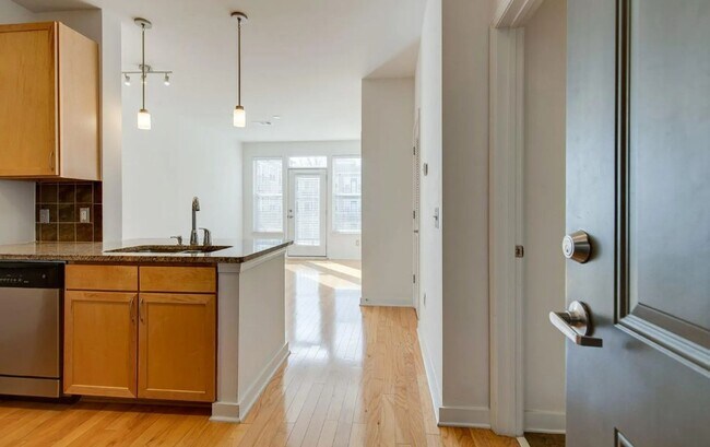 Foto del edificio - Stylish Condo in the Heart of Nashville – ...