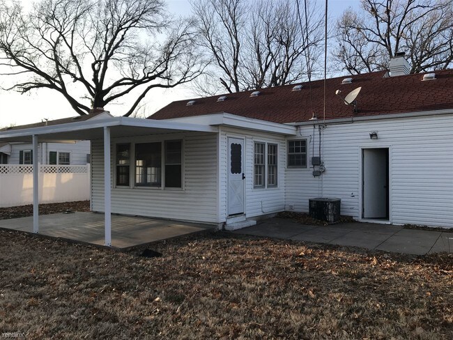 Building Photo - 2 br, 1 bath House - 2401 E Mesita St