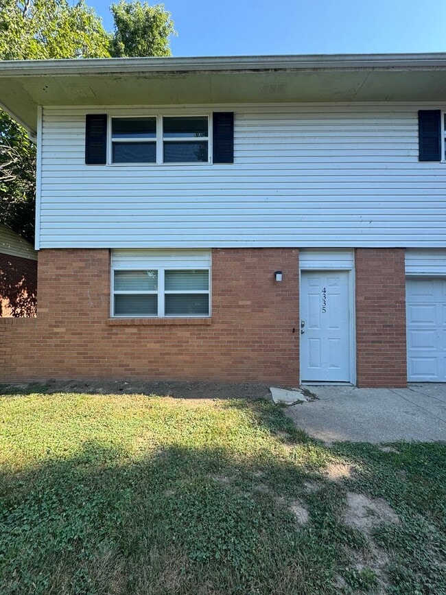 Building Photo - 4335-4335 W Bethany Dr