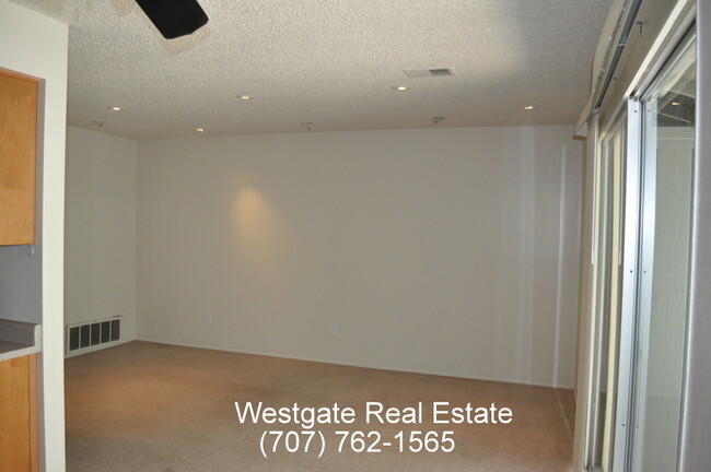 Building Photo - 4D Oliva Dr