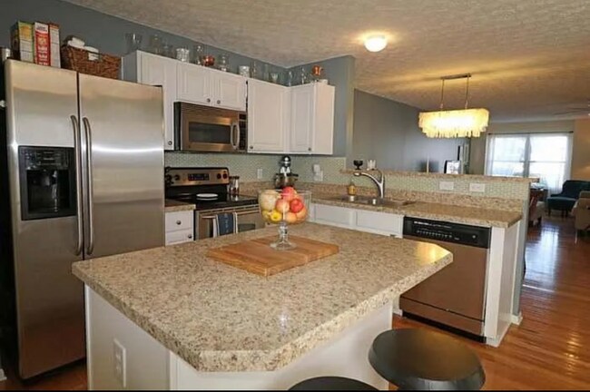 Building Photo - 5967 Canyon Creek Dr