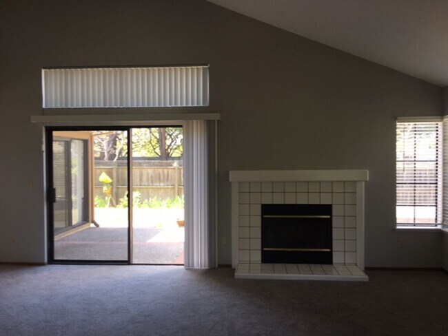 Building Photo - 20 Vista Road - 30% Rental Fee