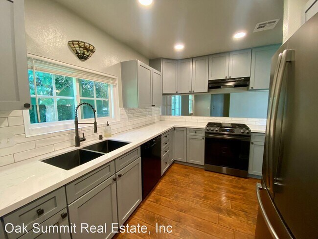 Building Photo - 3 br, 2.5 bath House - 4865 Leeds St.