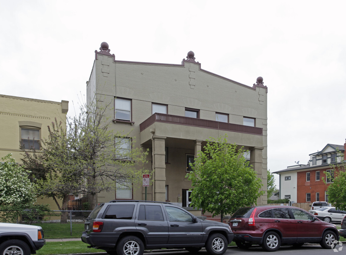 Building Photo - Uptown Apartments