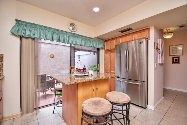 Foto del edificio - 6640 Thornhill Ct