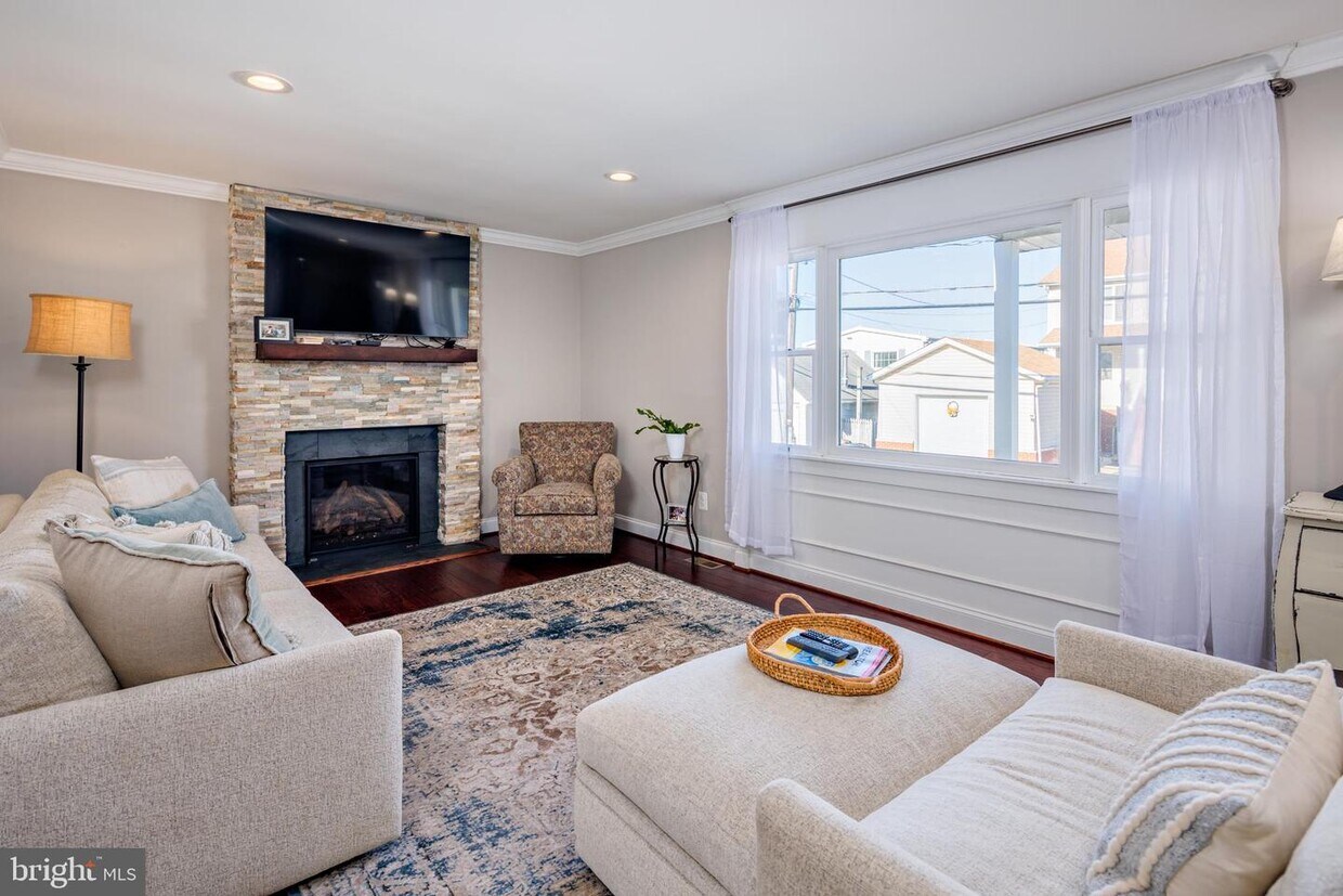 Foto principal - 8911 Hinton Ave