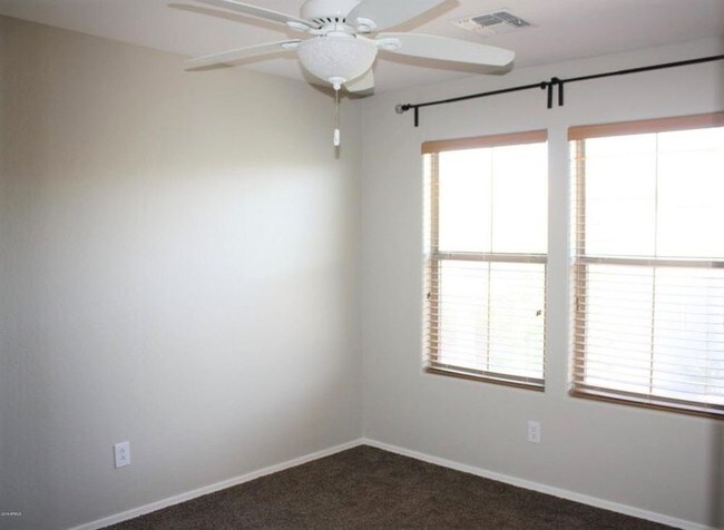 Building Photo - ***MOVE IN SPECIAL*** $500 off 1st month rent