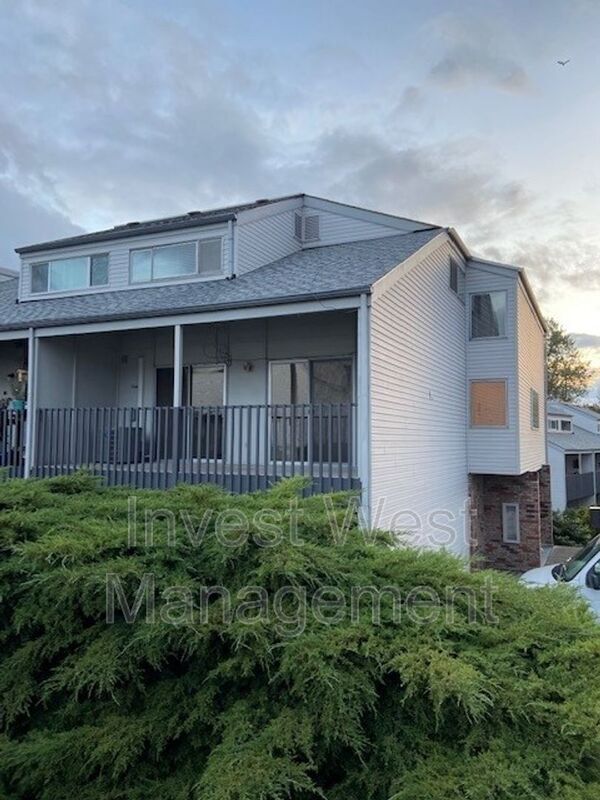 Building Photo - 311 NE 85th St