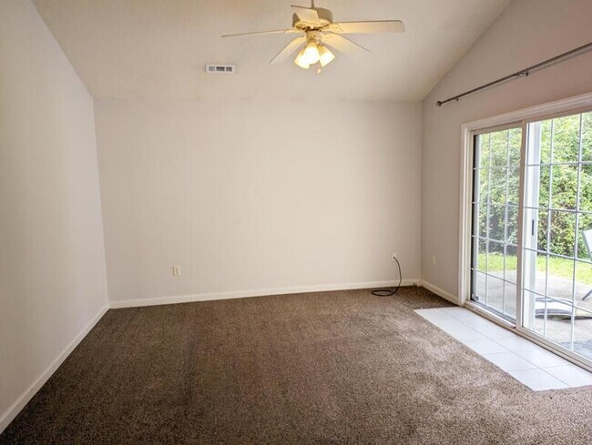 Building Photo - 6306 Forest Ridge Dr