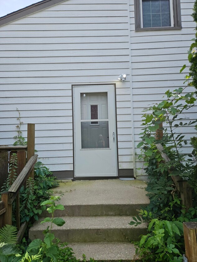 Private exterior entrance - 302 S Janesville St