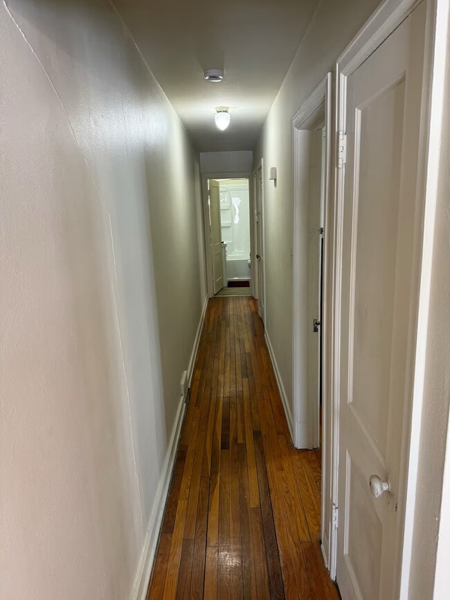 Building Photo - 307 S Van Doren St
