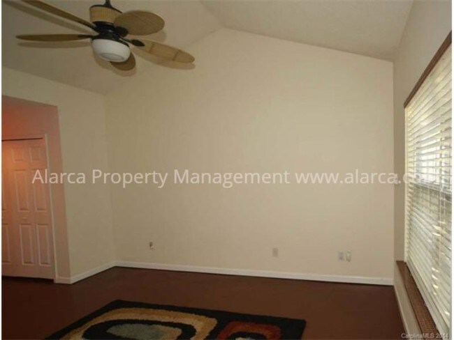 Foto del edificio - 10328 Flatstone Road Charlotte NC 28213