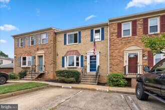 Building Photo - 1033 N George Mason Dr