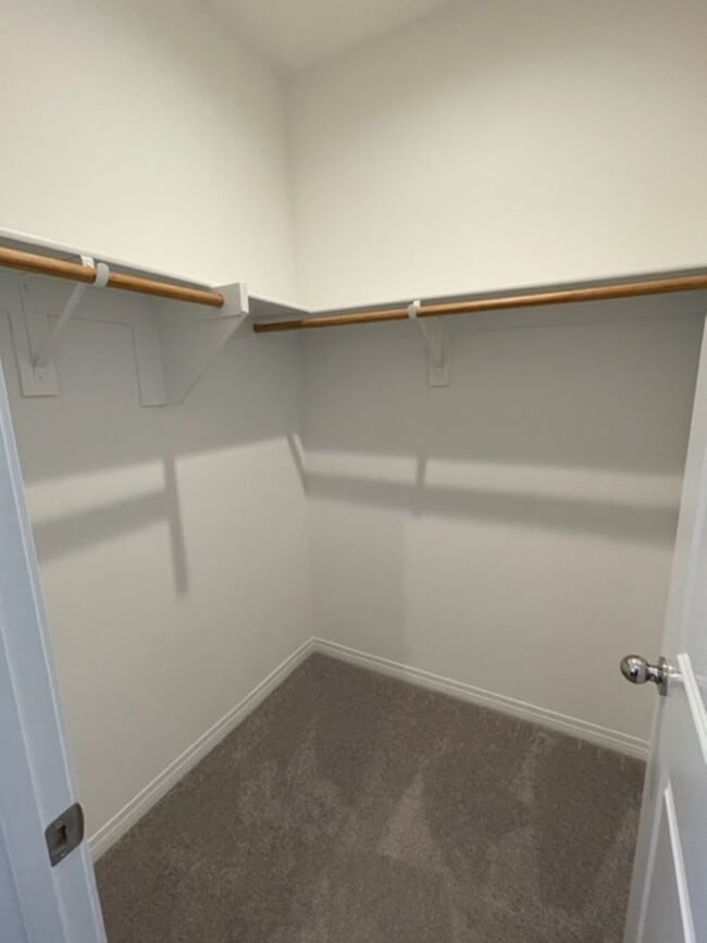 Building Photo - Newer Upscale Townhome in the Great Park Area