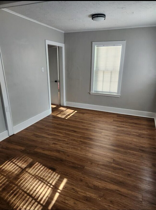 Building Photo - 950 Parkhaven Ln