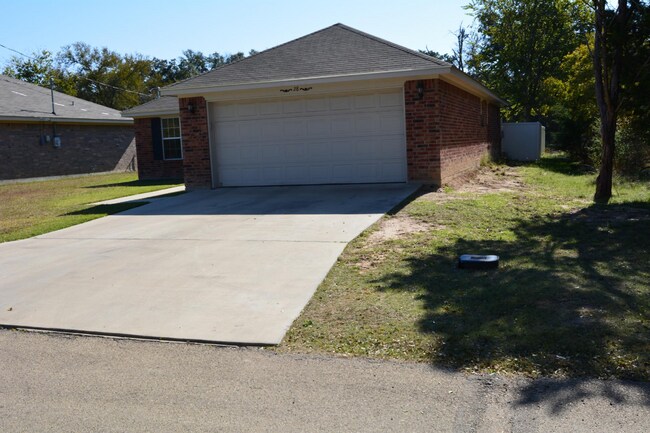 Building Photo - 28 Bluebonnet Dr