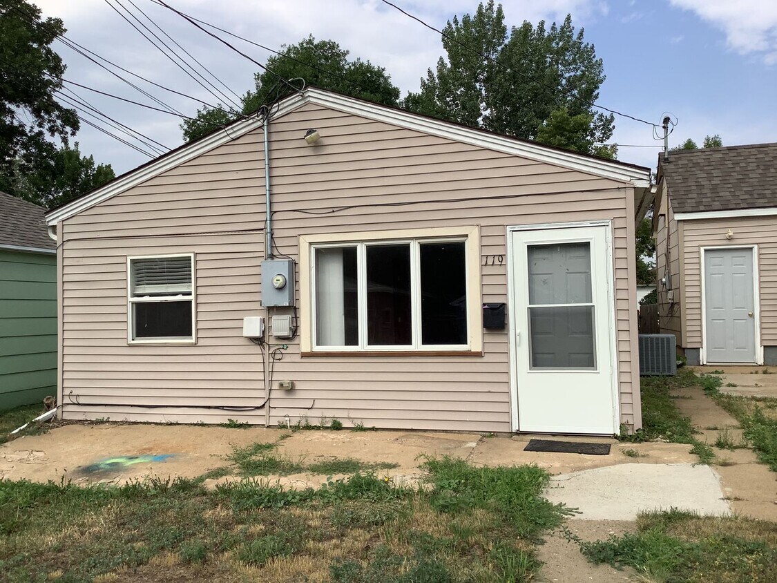 Primary Photo - 119 5th Ave E