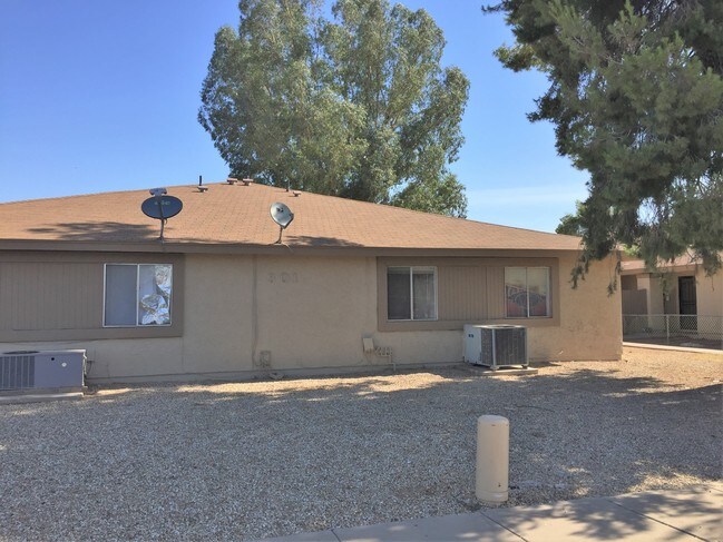 Building Photo - 301-303 E Ludlow Dr