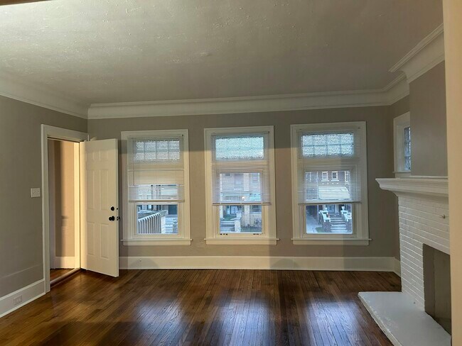 Foto del edificio - 2069 Hazelwood St