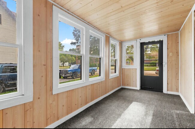 Foto del edificio - 1015 Bluff St