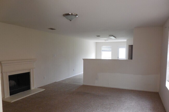 Building Photo - 3 bed, 2 bath home in Crowley