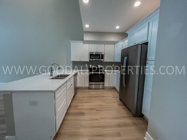 Foto del edificio - 4 Bedroom 2.5 Bath Townhome in Adel with attached 2-car garage.