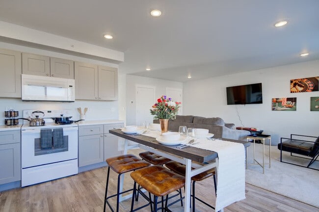 Foto del edificio - 5242 Fallon St