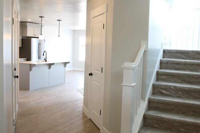 Building Photo - Lovely home for rent in Lehi, UT.