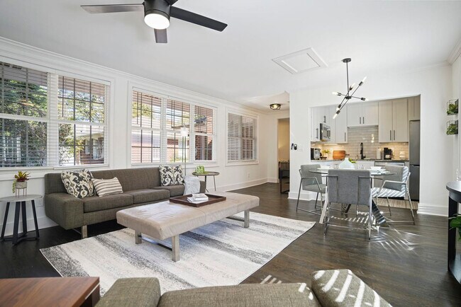 Building Photo - 975 Shadowridge Dr SE