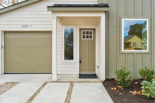 Building Photo - 6107 Richardson Ln
