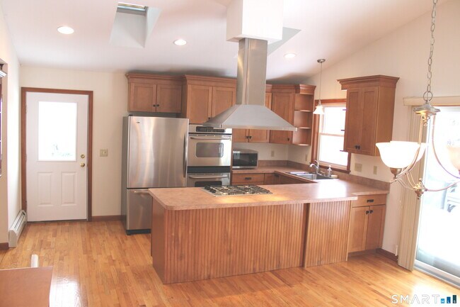 Foto del edificio - 14 Knollwood Dr