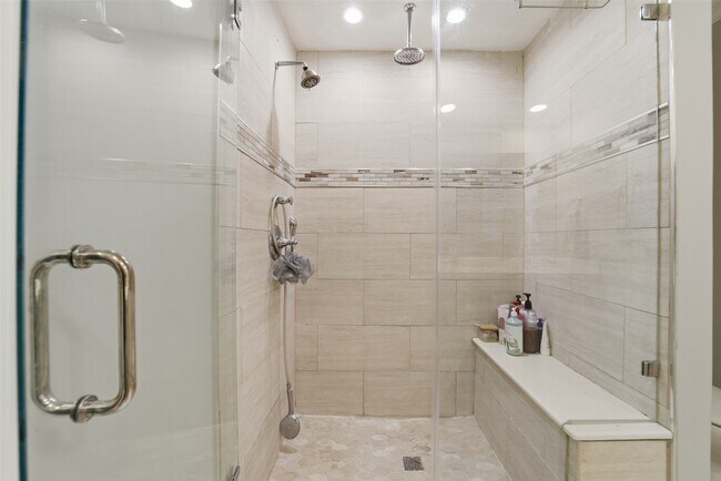 Building Photo - 1306 Carriage Dr