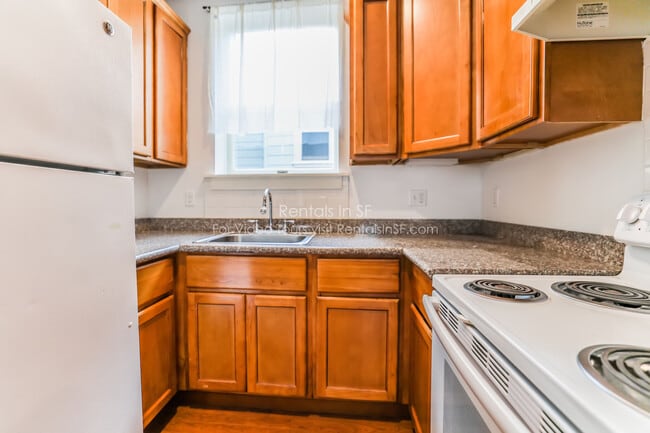 Building Photo - 1046 Hyde St