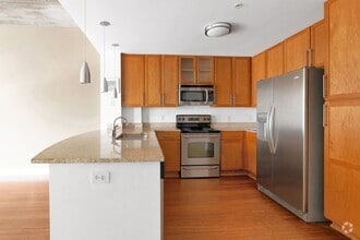 Building Photo - 563 Memorial Dr SE