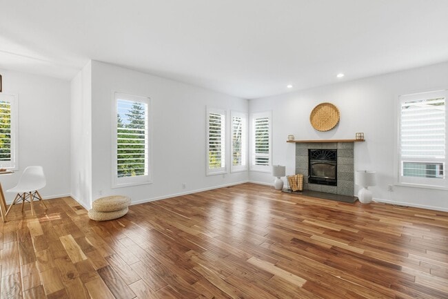 Foto del edificio - Charming Home in the Heart of Gig Harbor