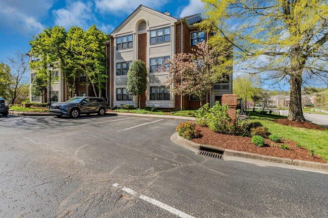 Foto del edificio - Awesome 2BE/2BA condo in Green Hills!