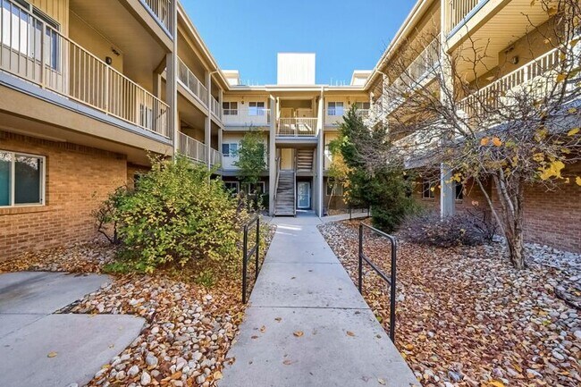 Foto del edificio - 8690 Decatur St