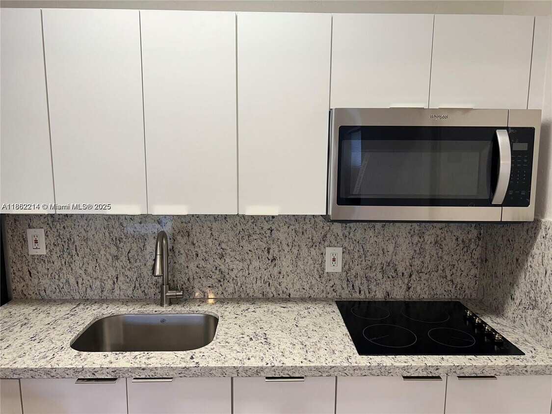 Foto principal - 361 Sharar Ave