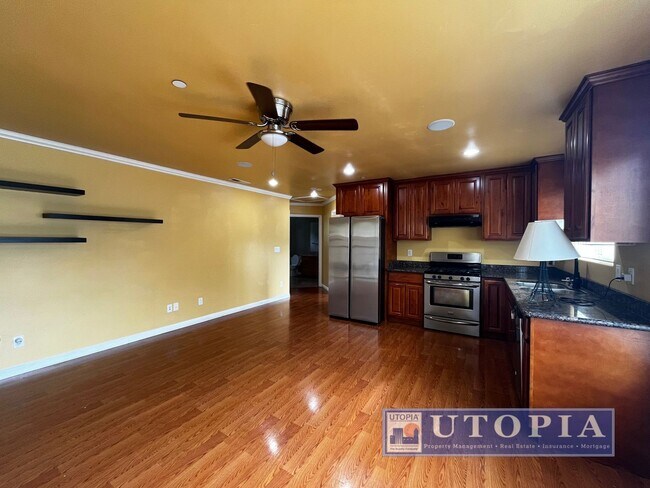 Building Photo - Stylish 3 Bedroom, 3 Bathroom Located in S...