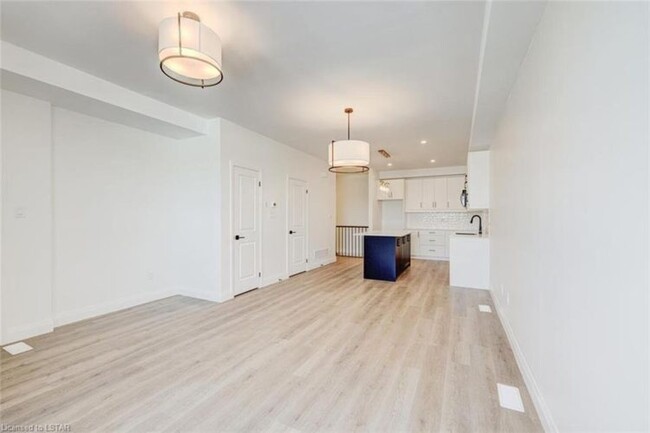 Building Photo - South London 2 Bedroom Condo for Rent!  AV...