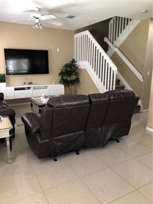 Foto del edificio - 3443 Merrick Ln