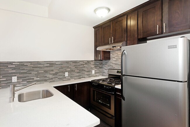 Interior Photo - 1520 Gough