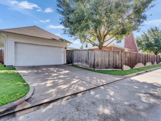 Foto del edificio - 5342 Tyler Park Ln