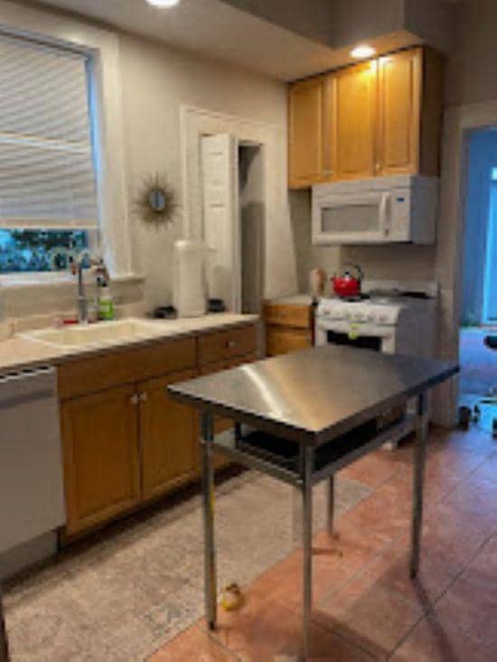 Foto del edificio - 8 Railroad Ave